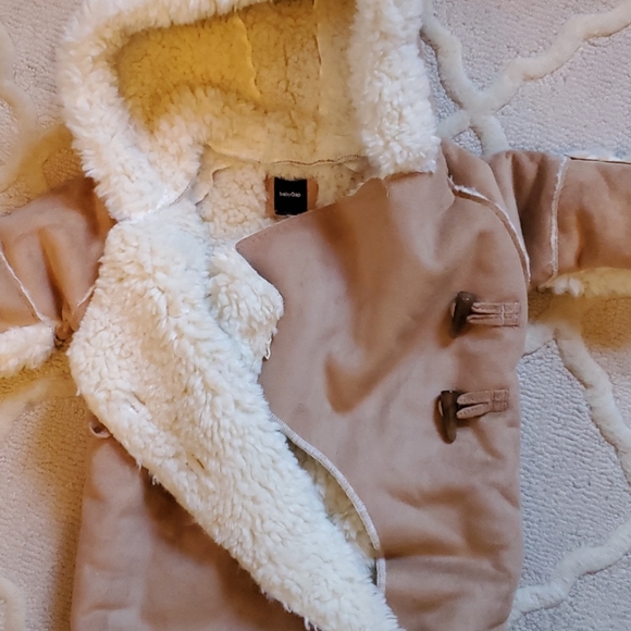 Set: Suede Shearling Baby Bunting with Gloves - Picture 2 of 7